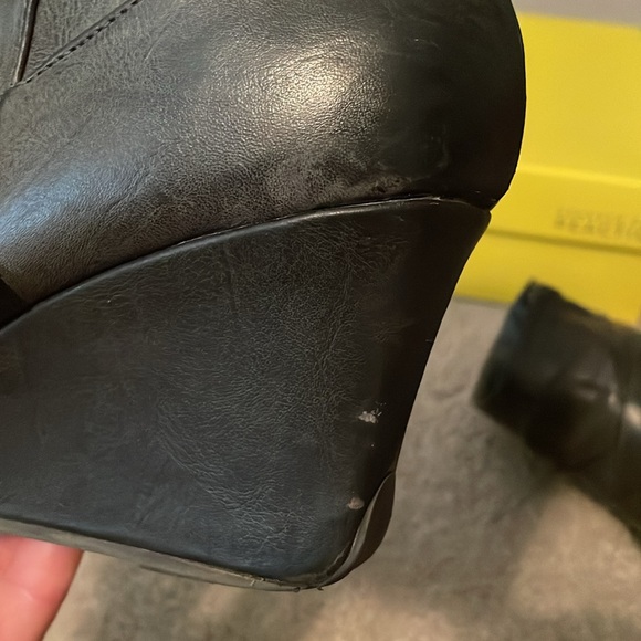 Cute Kenneth Cole Reaction Booties, size 9. - Picture 5 of 11